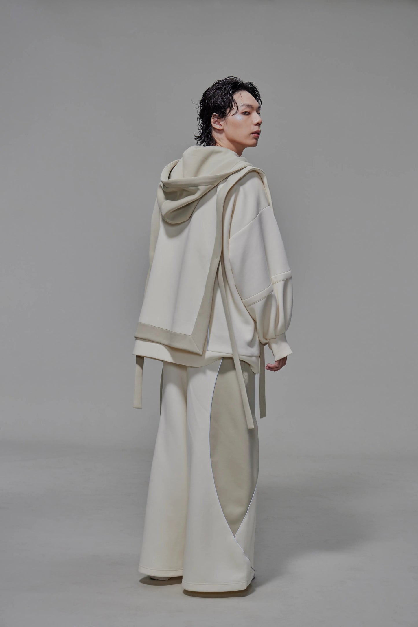 03 Oversized Hooded Vest