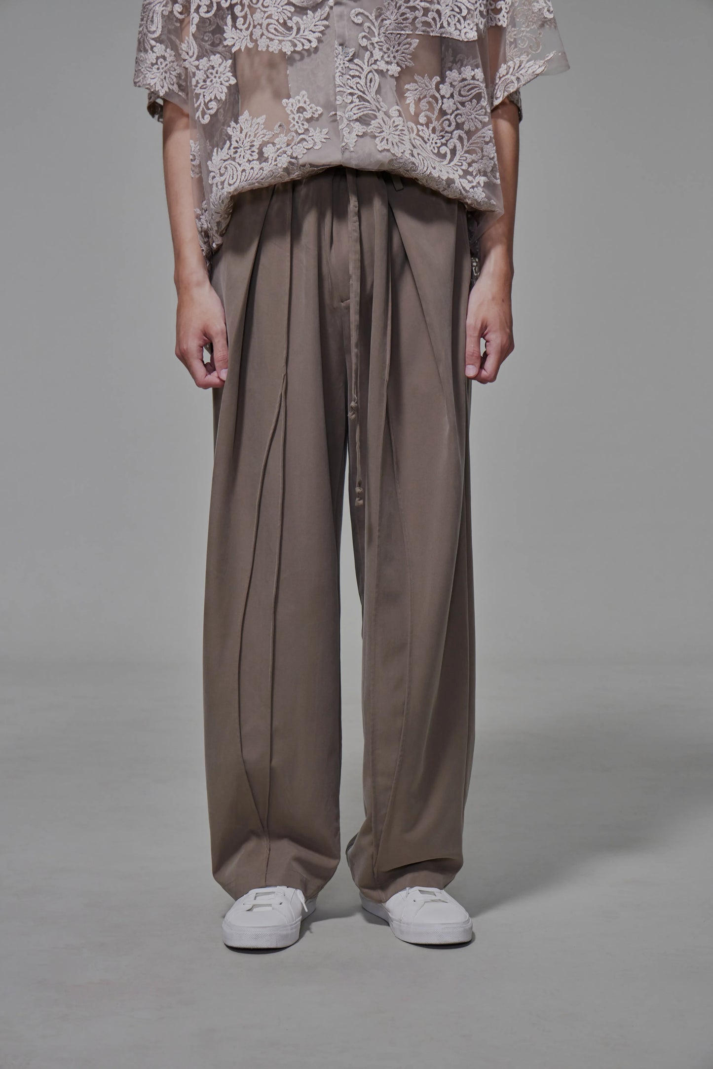03 Soft Tapered Drawstring Trousers Beige