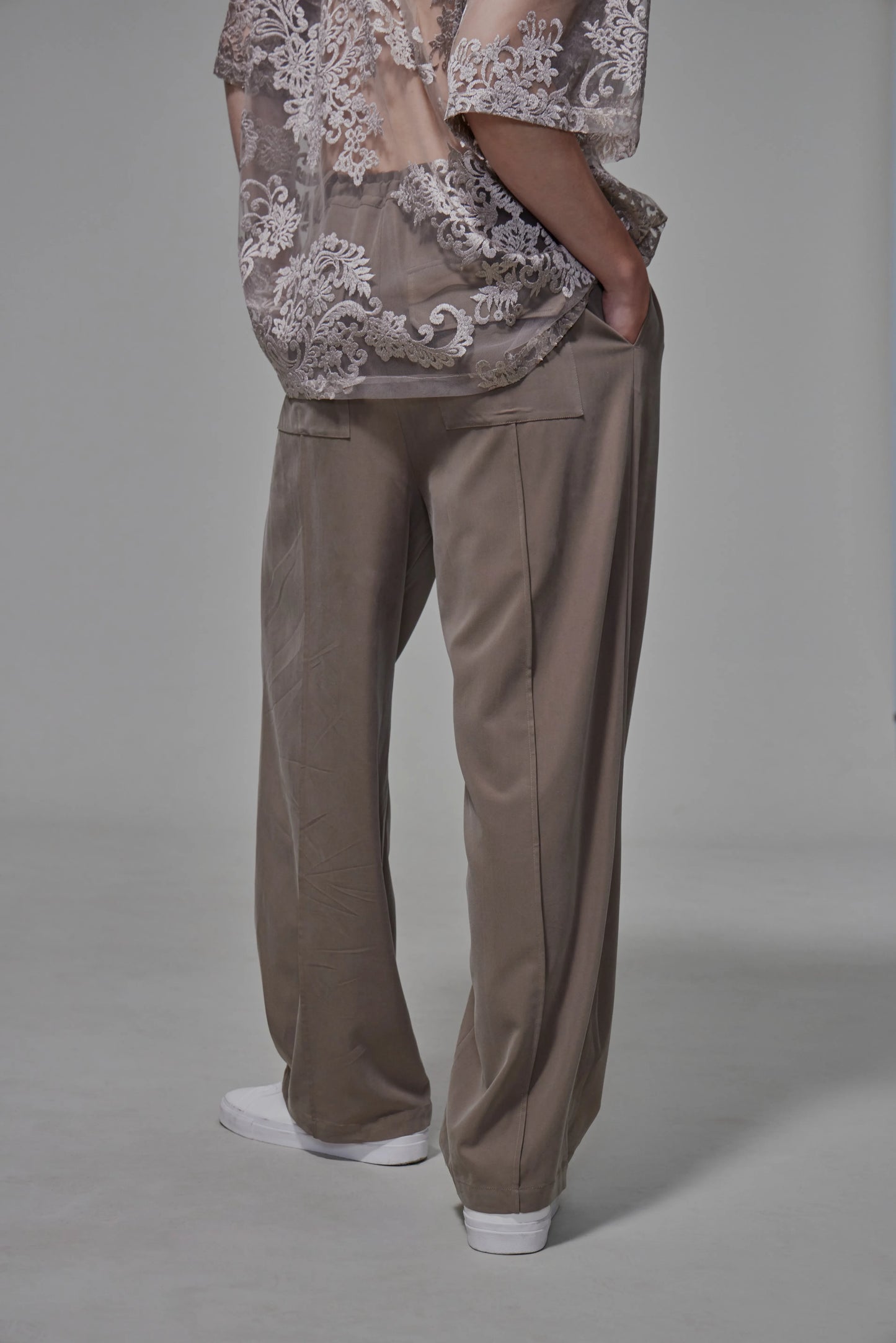03 Soft Tapered Drawstring Trousers Beige