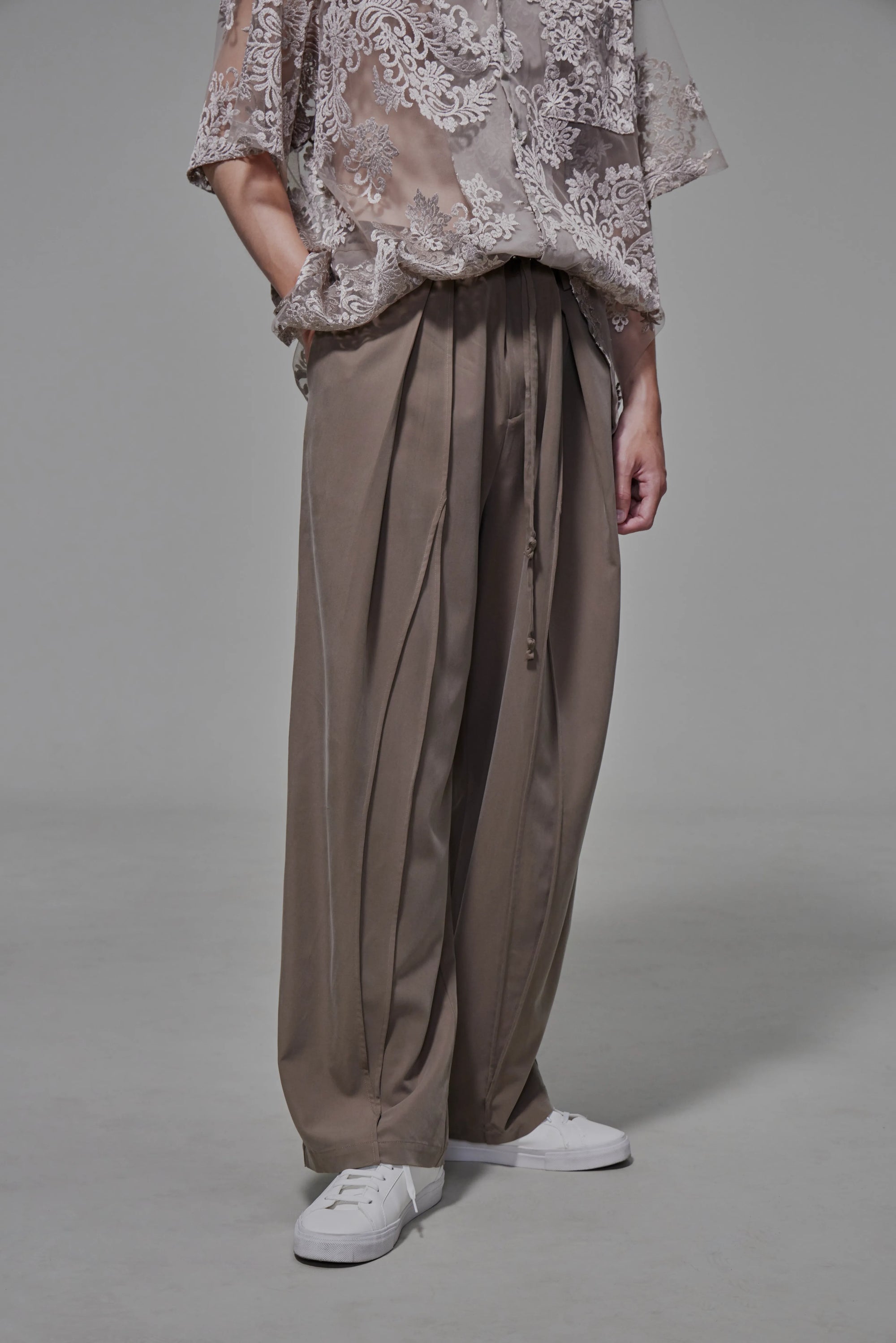 03 Soft Tapered Drawstring Trousers Beige