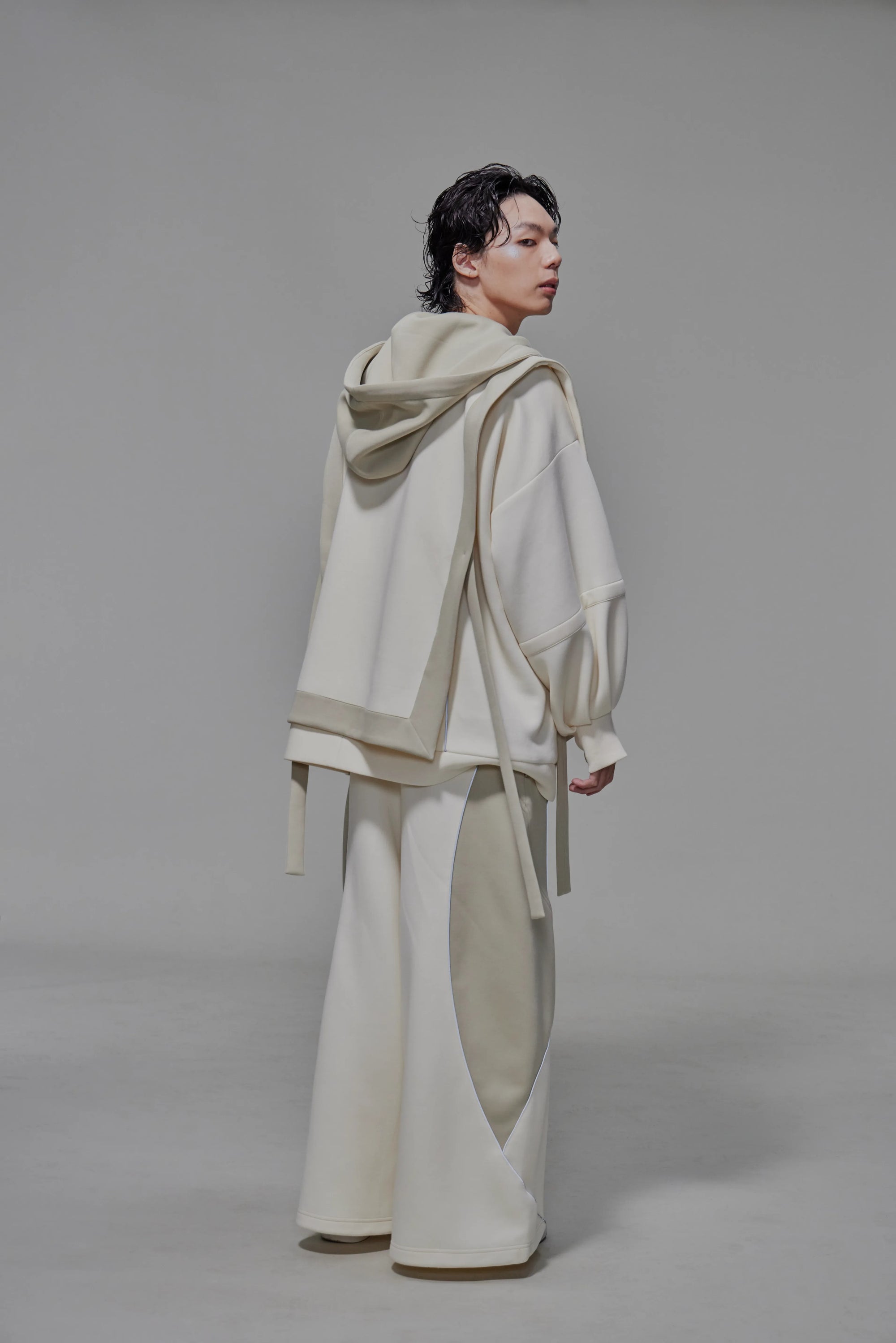 03 Oversized Hooded Vest