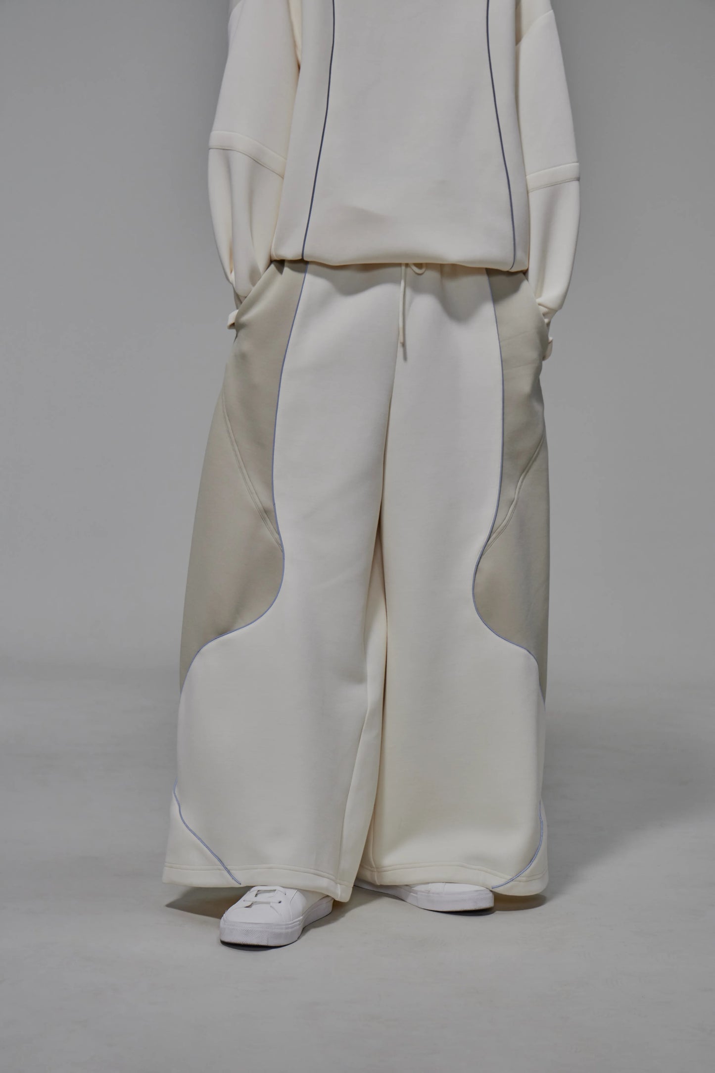 03 Wide-legged Dual-tone Sweatpants