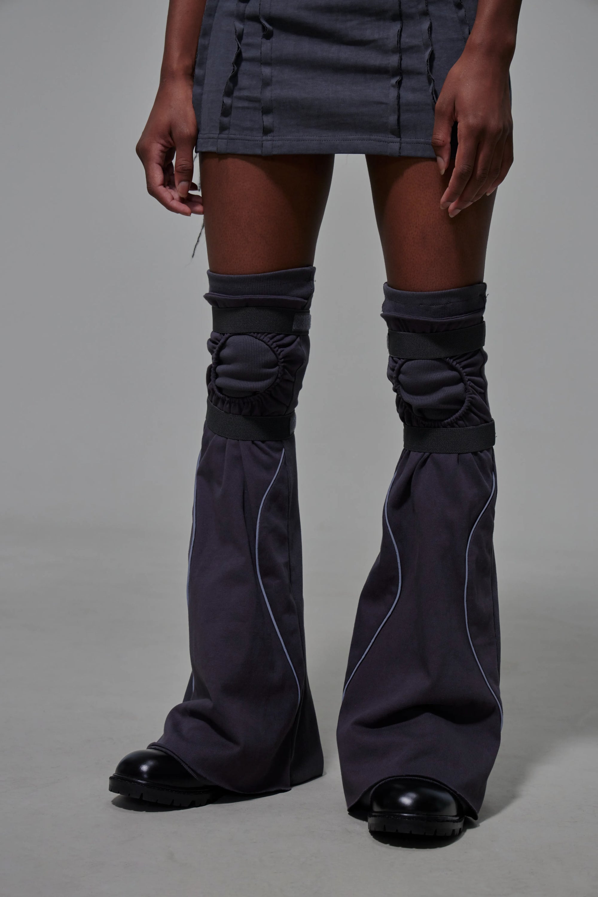 03 Reflective Piping Leg Warmer