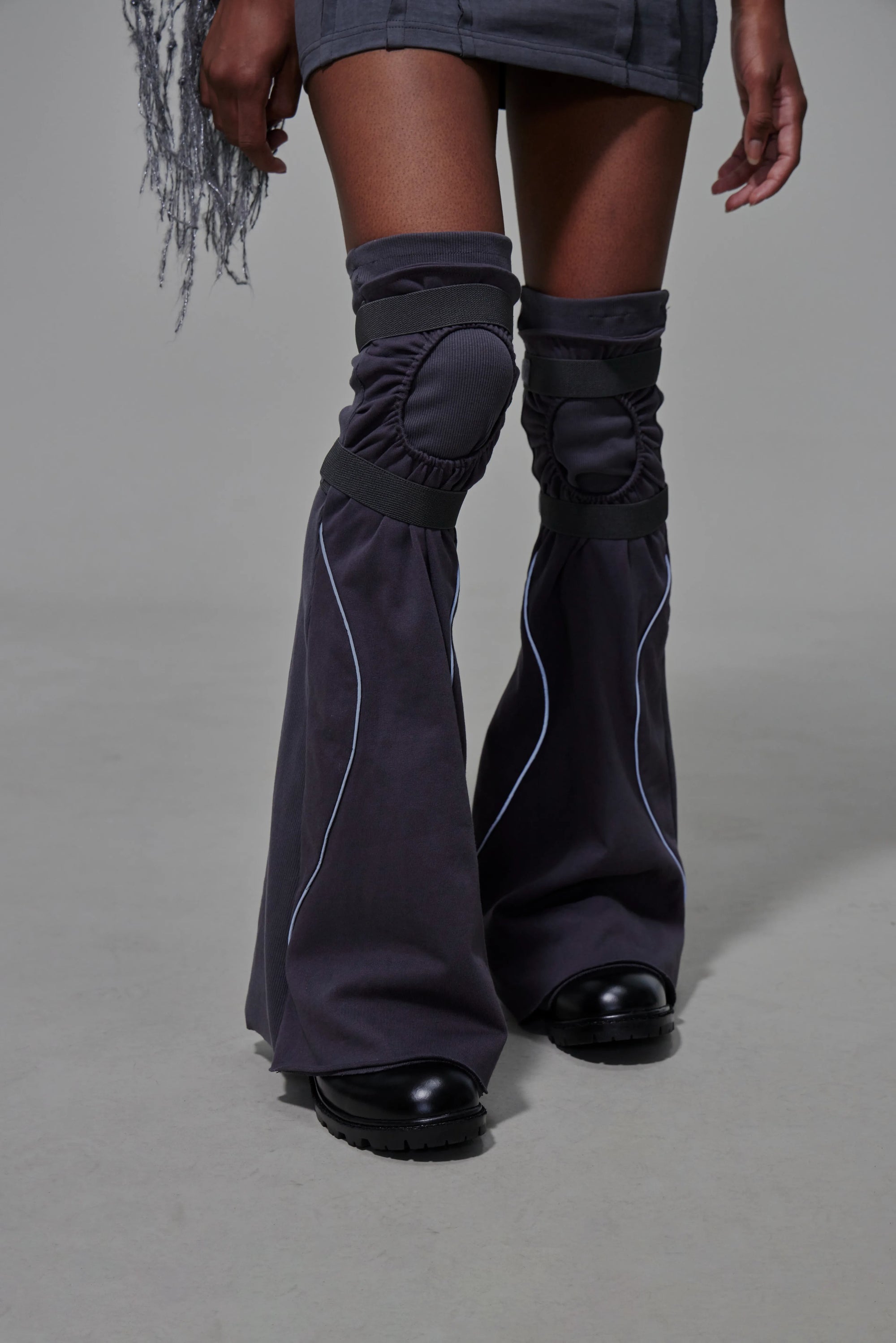 03 Reflective Piping Leg Warmer