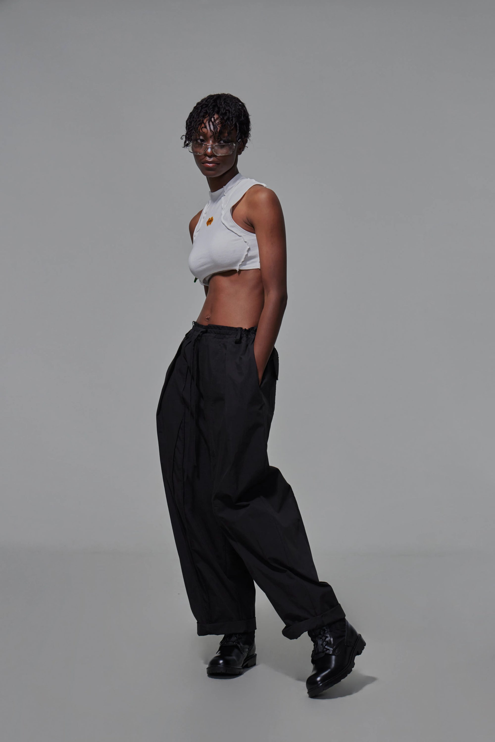 03 Tapered Drawstring Trousers Black